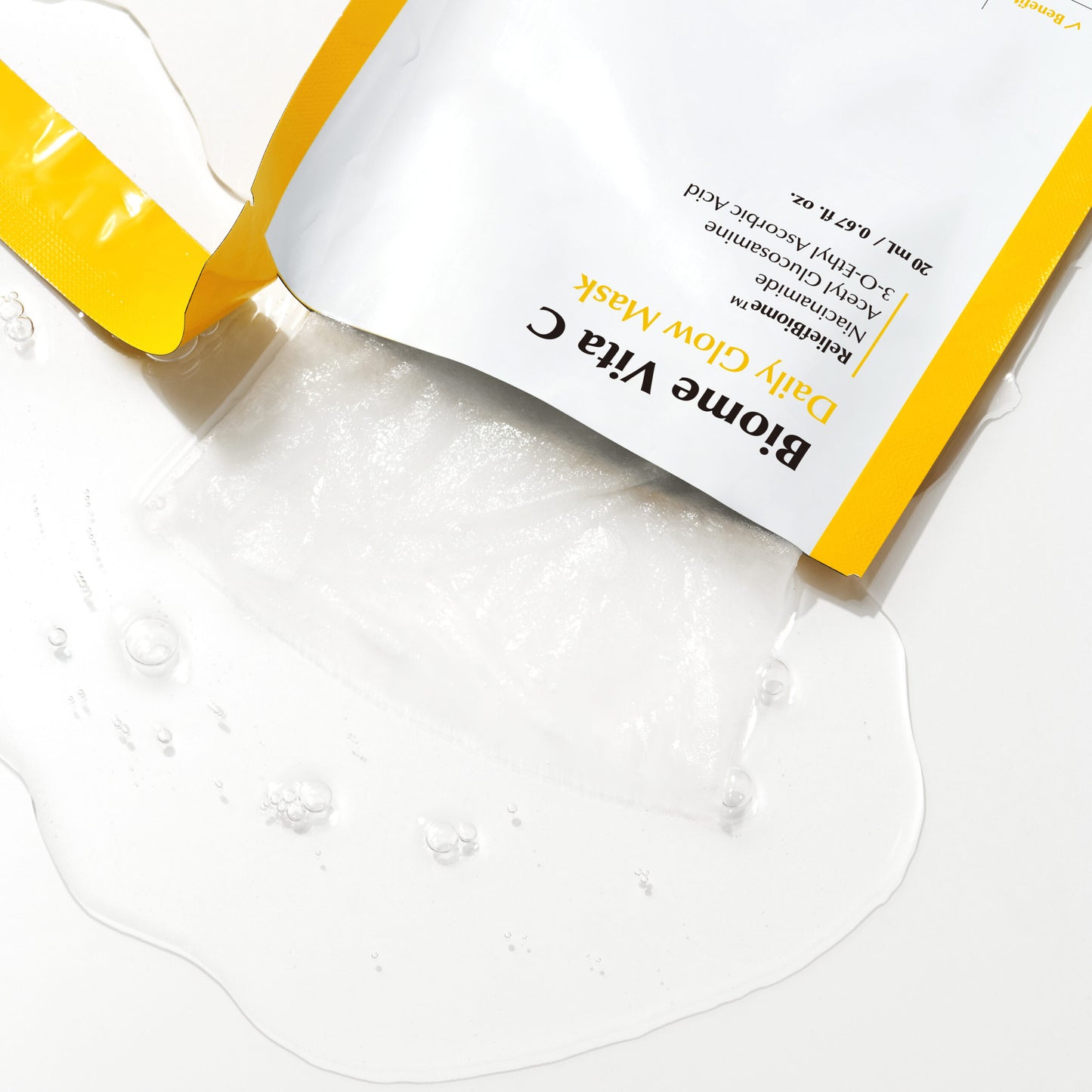 Освітлювальна тканинна маска з вітаміном C UIQ Biome Vita C Daily Glow Mask, 20 ml