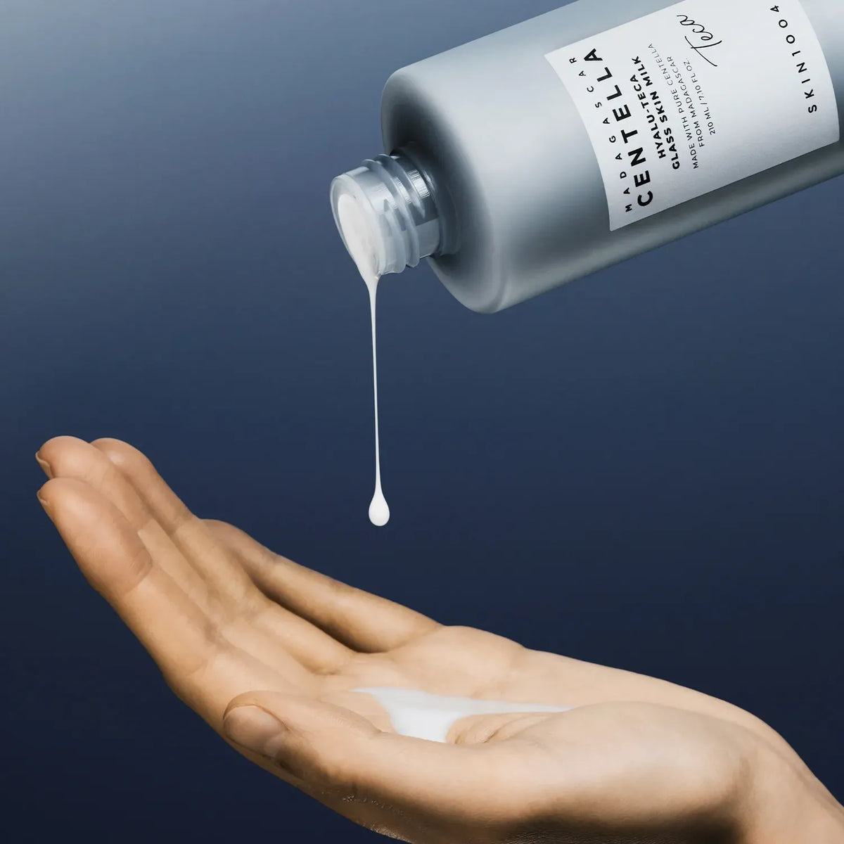 Молочний тонер SKIN1004 Madagascar Centella Hyalu-Teca Glass Skin Milk, 210 ml